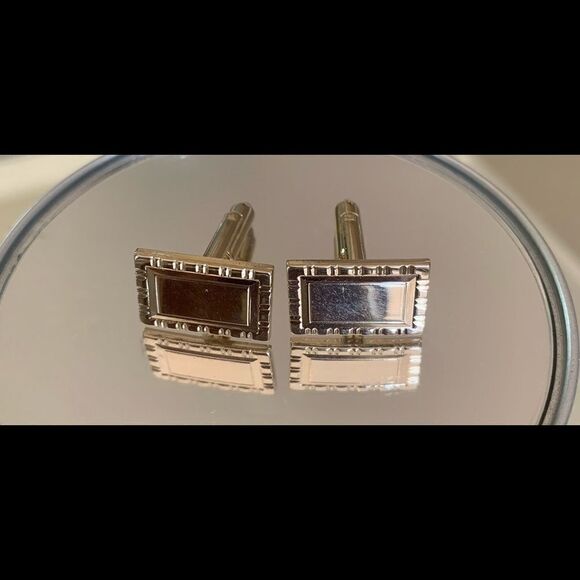 Vintage gold tone rectangle cuff links - Picture 1 of 4
